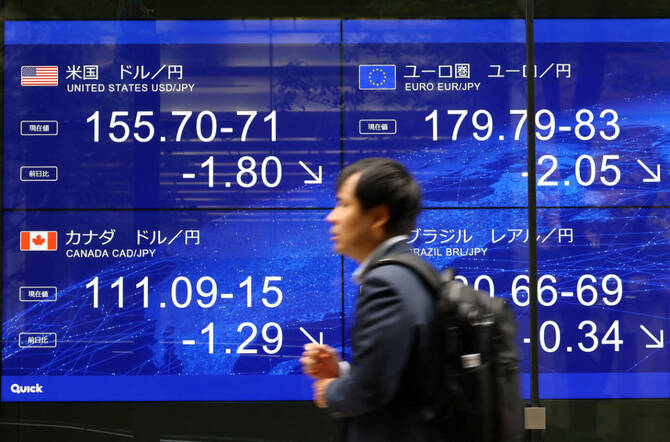 US dollar weakens sharply against the Japanese yen after market interventions